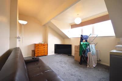Double en-suite bedroom/studio flat  *INC BILLS* Main Photo