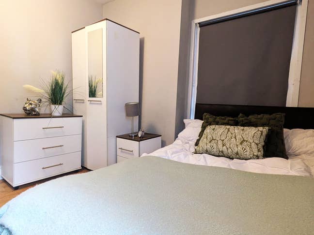 Quiet Professional Home Near Great Transport links Main Photo