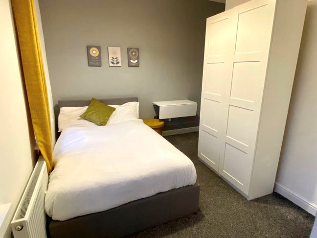 Ensuite Room in Professional House by Town Centre Main Photo