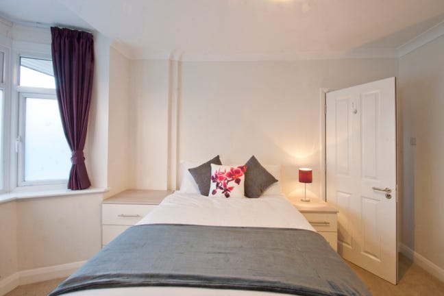 Beautiful Rooms - Close to Thames Valley Park Main Photo