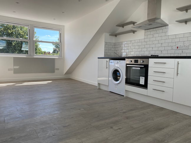 Studio Flat Willesden Green NW10 2SU Main Photo