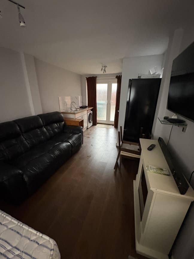 Like an en suite, own space with with own entrance Main Photo