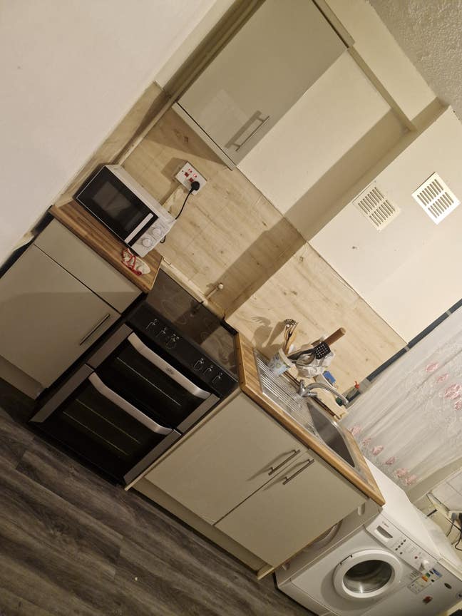 A flat of 4 beds available  Main Photo