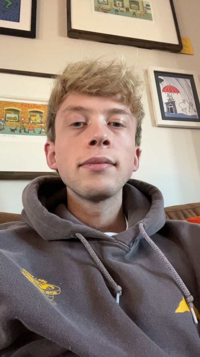 Professional looking for a house share Main Photo