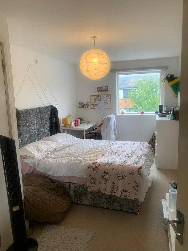 🏡 Bright Double Room by Tube – Rayners Lane – HA2 Main Photo