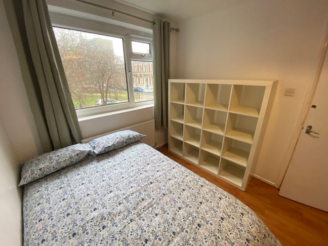 5 Rooms Available – Amazing Location with Garden  Main Photo