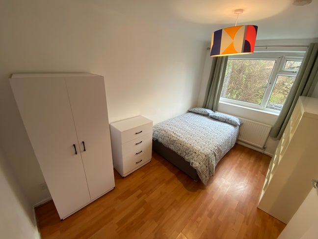 5 Rooms Available – Amazing Location with Garden  Main Photo