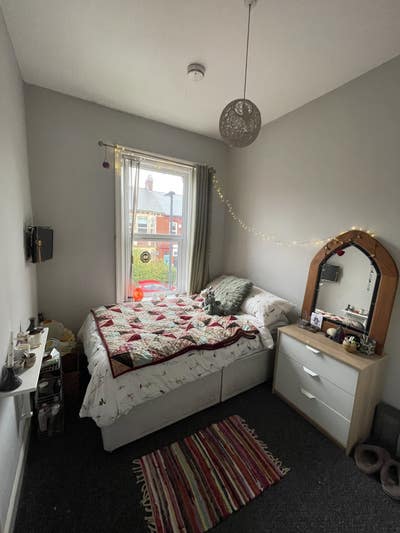 Lovely Room in Heaton Available  Main Photo