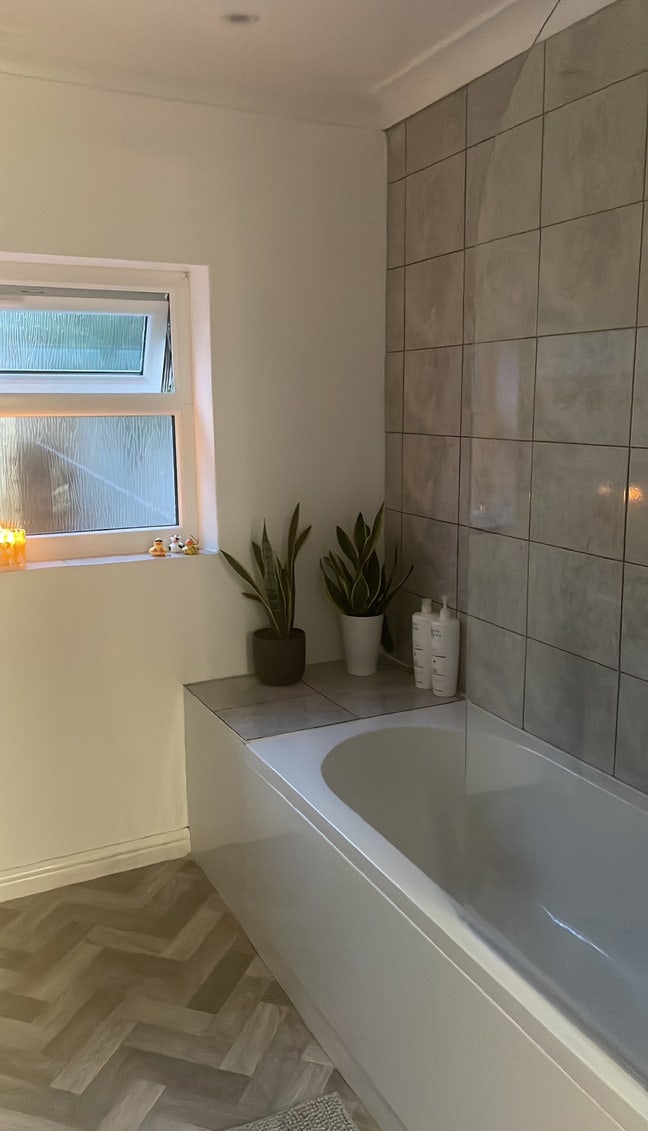 Looking for 2 housemates  Main Photo