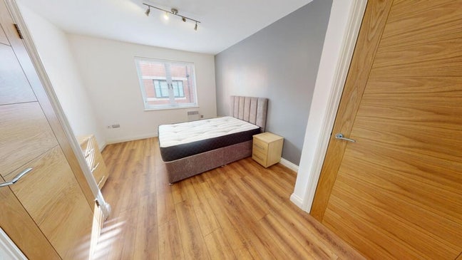 One Double Bedroom Main Photo