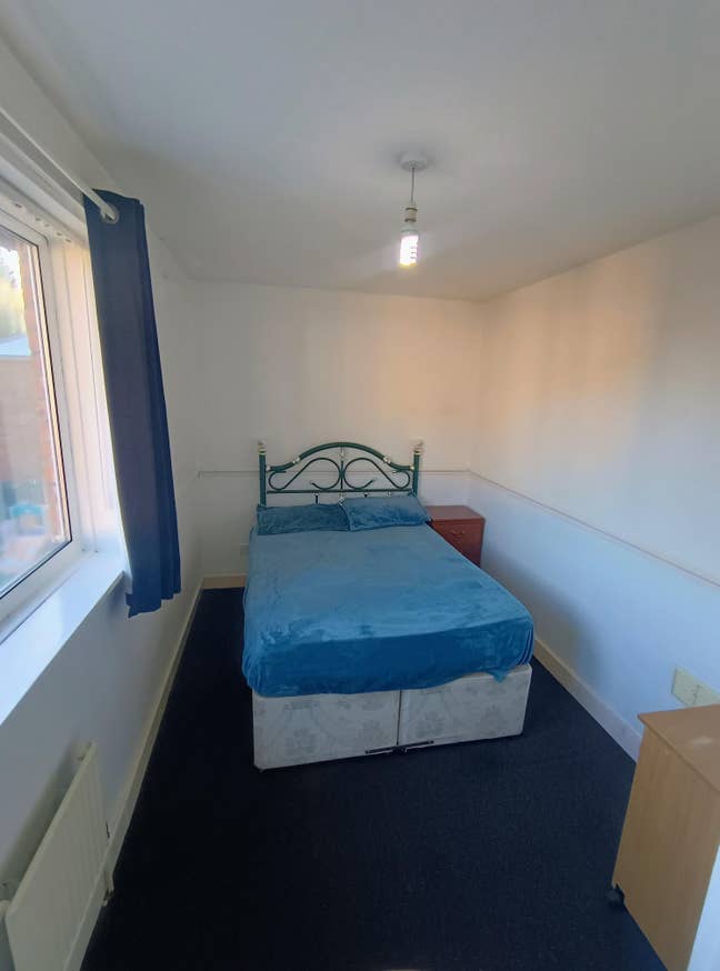 Double Room Available in 3 Bed House Main Photo