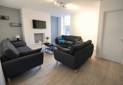 Spacious Rooms in a 9 Bedroom Property Available Main Photo