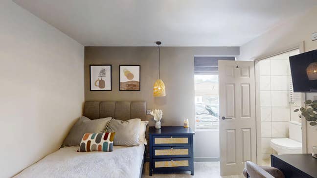 Refurbished with En-suites and Kitchenettes! Main Photo