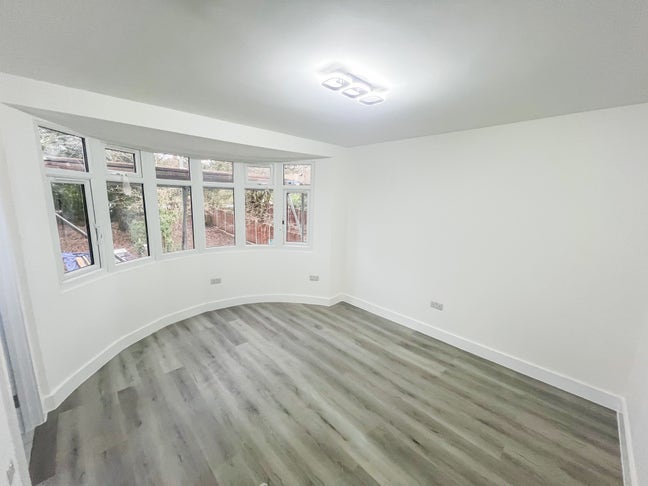 🏠 NW9 Rooms to Let – All Ensuite! Main Photo