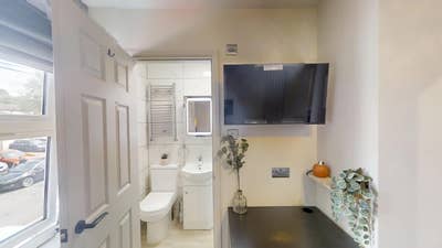 Refurbished with En-suites and Kitchenettes! Main Photo