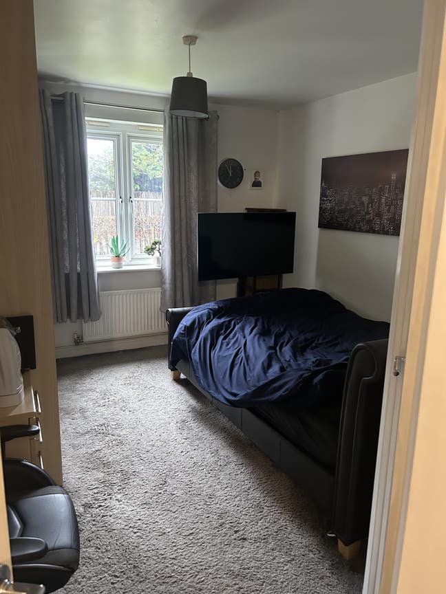 Double bed room available to rent with en-suite  Main Photo