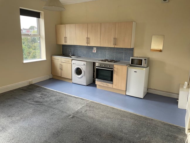 Studio flat in excellent location  Main Photo