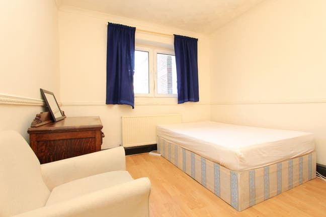 -- Modern Cousy Room Close by Tube Station ---  Main Photo