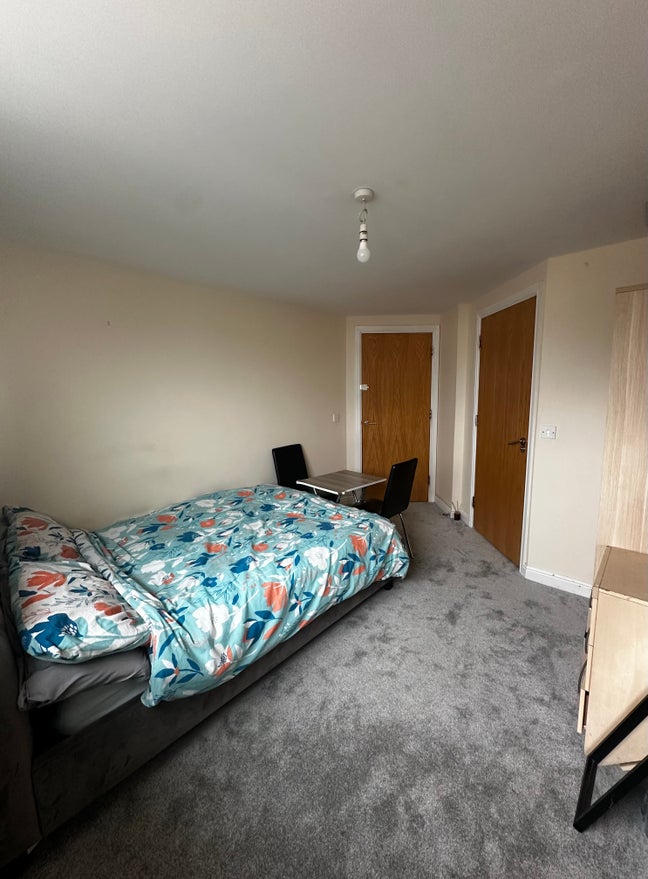 Spacious En-Suite Double Room – Available Now  Main Photo
