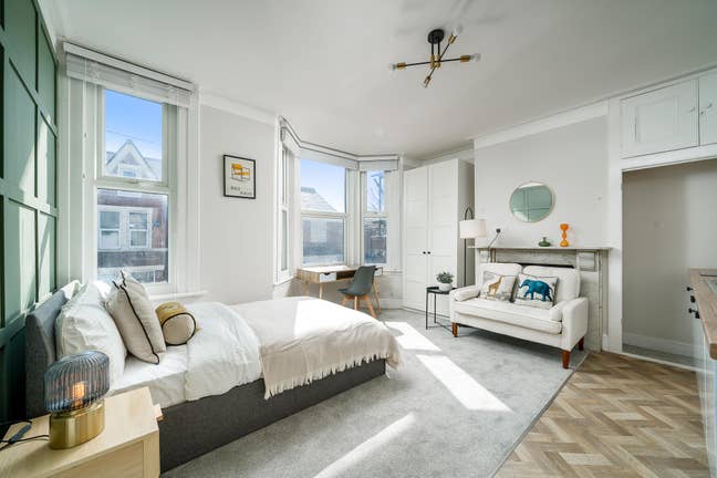 Refurbished Rooms next to Train Station Main Photo