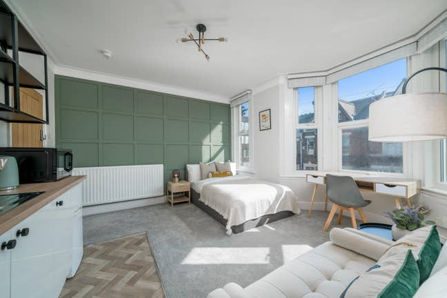 Refurbished Rooms next to Train Station Main Photo