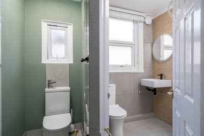 Refurbished Rooms next to Train Station Main Photo