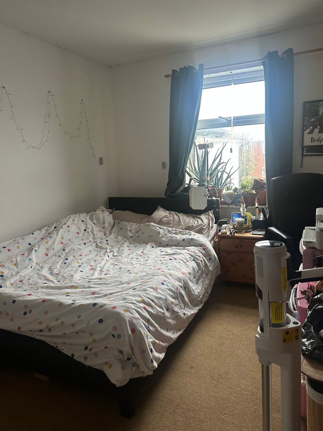 Double Furnished Room in City Centre  Main Photo