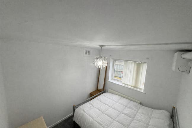 Cozy Double room in a 2 bedroom flat  Main Photo