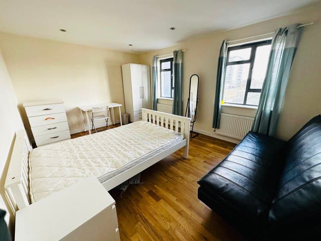 Sunny Room in the Centre Main Photo