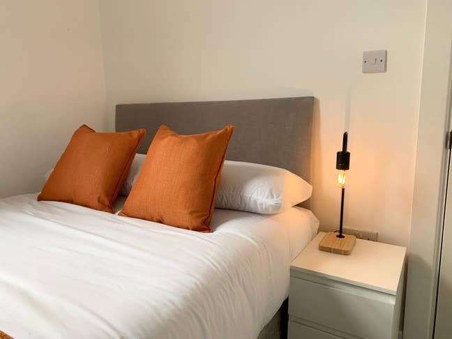  Ts 1  Double Room with Ensuite   *Students* Main Photo