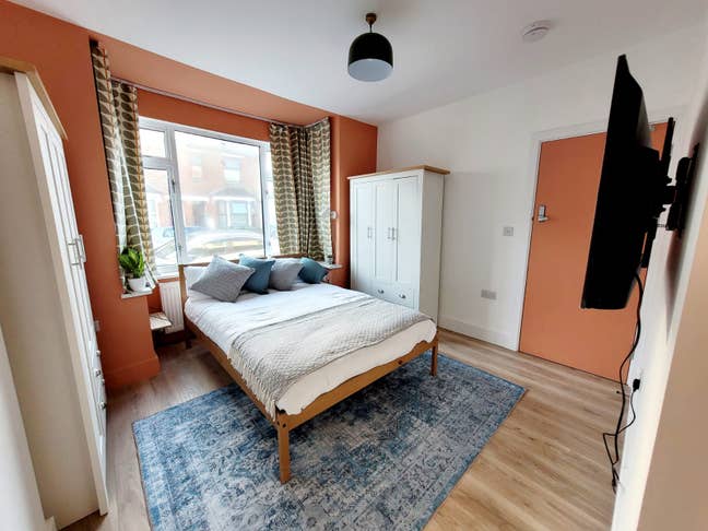 Premium Self-Contained Studio for Couple - Watford Main Photo