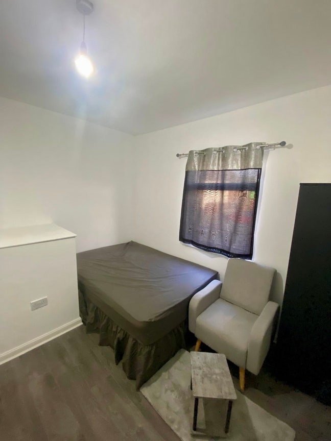 Double room to let! CV6 Main Photo