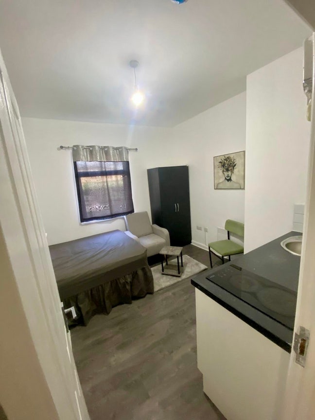 Double room to let! CV6 Main Photo