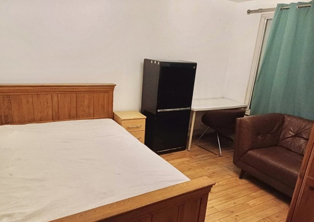 Perivale station around 10mins walking distance.  Main Photo