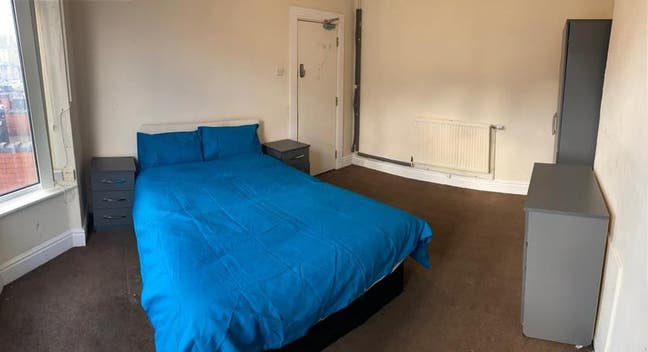  FREE   single  &  double  Rooms   House
 Main Photo
