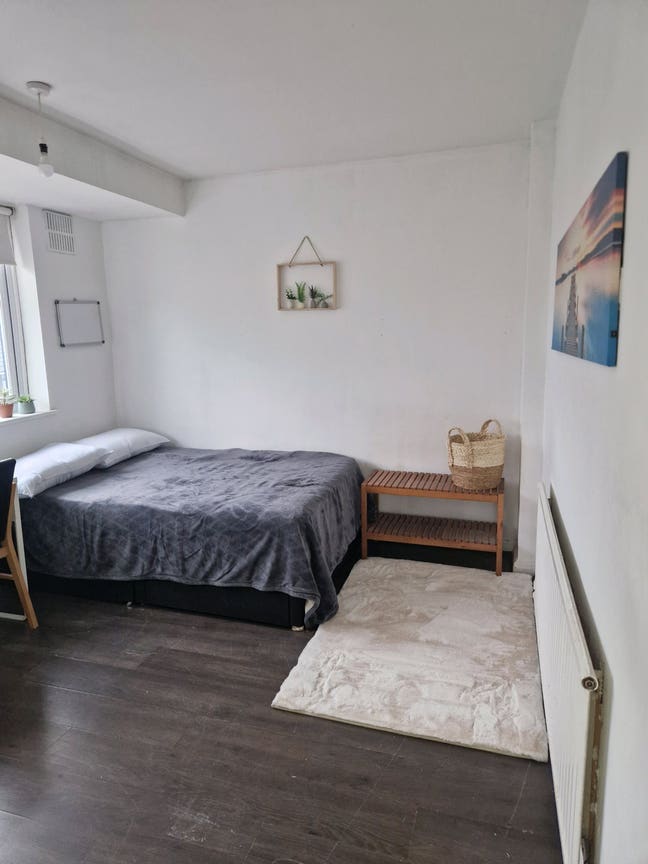 Large Double Rooms with complete privacy Main Photo