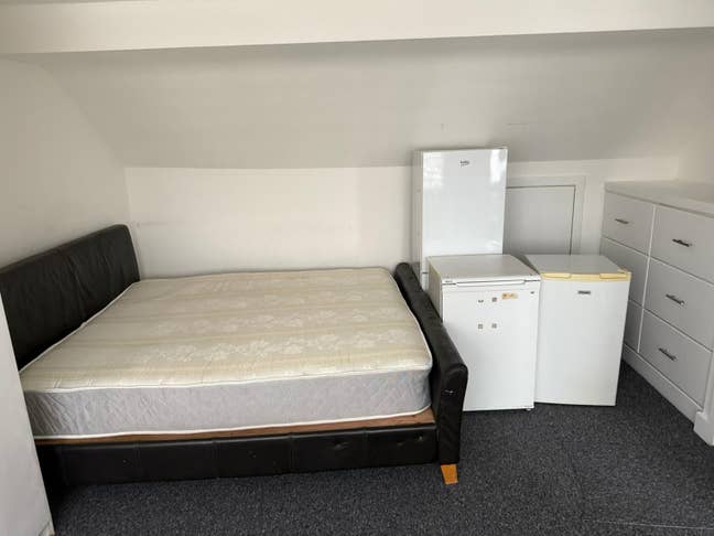 Modern Studio Flat  (UB10) – &pound;1,200pcm Main Photo