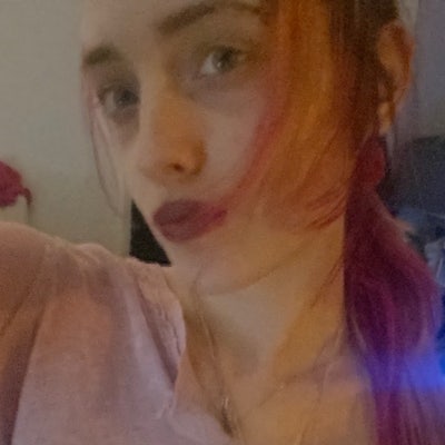 Female artist looking for accommodation Main Photo