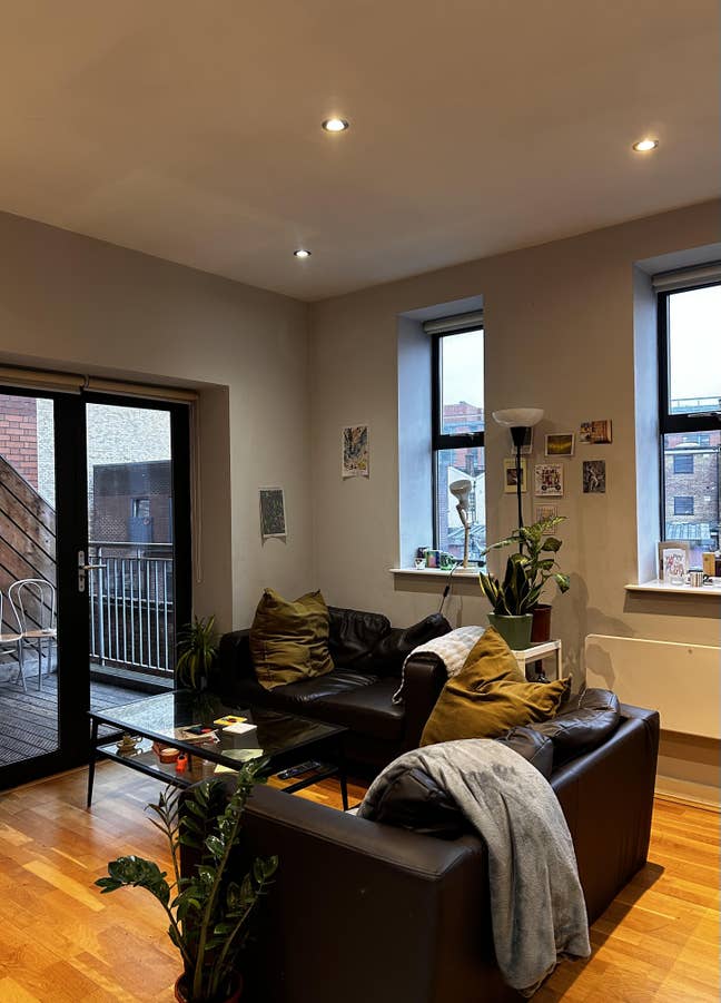 2 bedrooms available  Main Photo