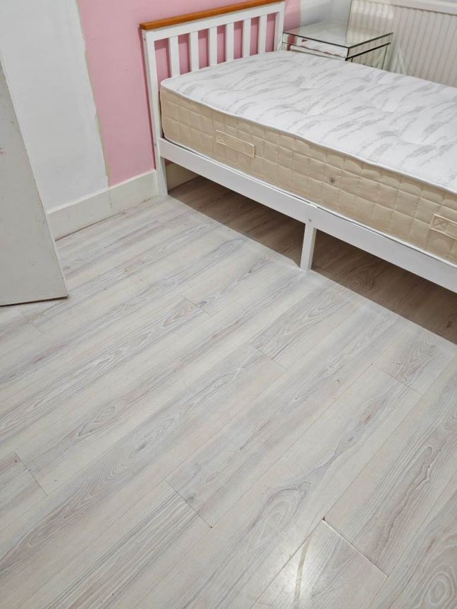 Double room is available for rent in - CR0 Main Photo