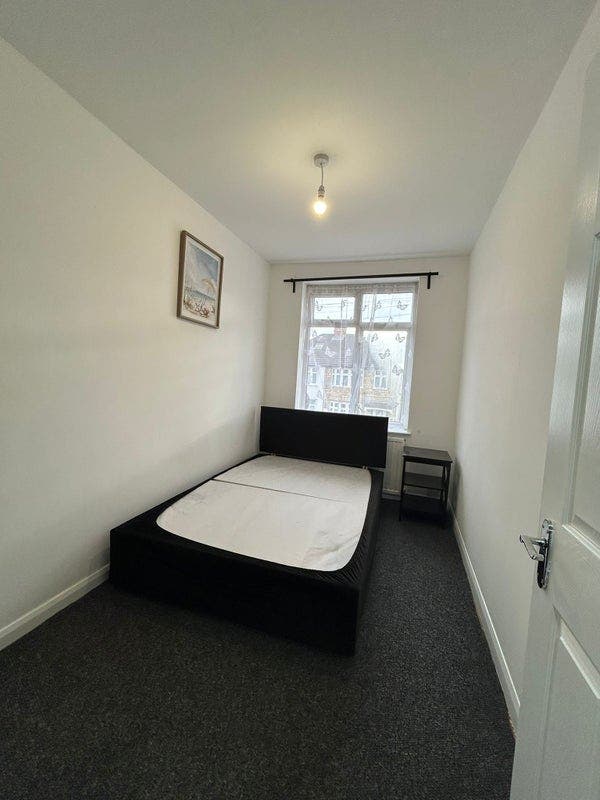 12 Minute walk from Hounslow West Station Main Photo