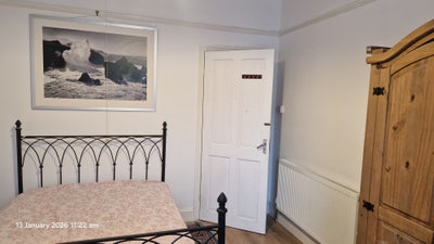 Room available close to town centre Main Photo