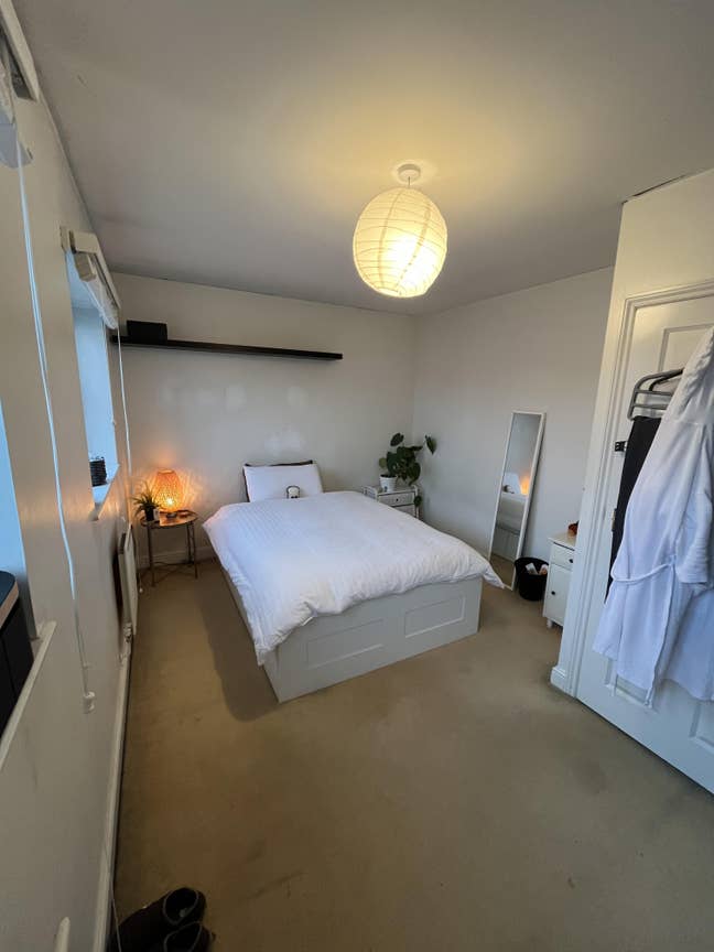 Lovely third floor double room near Burgess Park  Main Photo