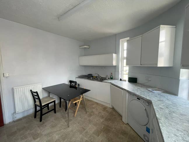 Double Room Available – Bush Road, SE8 Main Photo