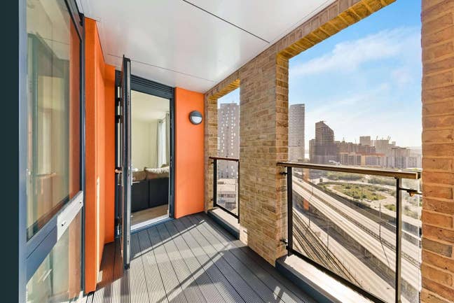 Executive 3 Bed Apartment | Canary Wharf E14 | New Main Photo