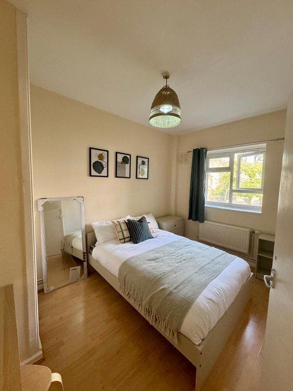 1 Superior Room in Islington for Asap Main Photo
