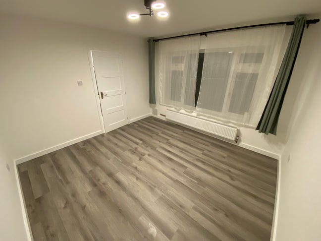 Double bedroom , newly renovated  Main Photo