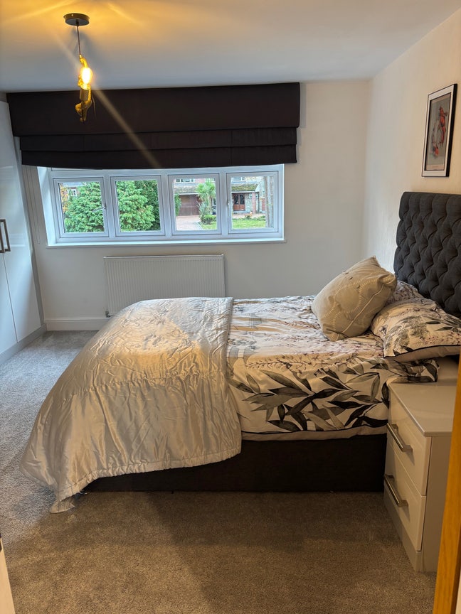 Large double room with ensuite Main Photo