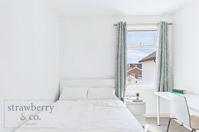 56GPA | Grove Park | Dble & Ensuite | Parking Main Photo