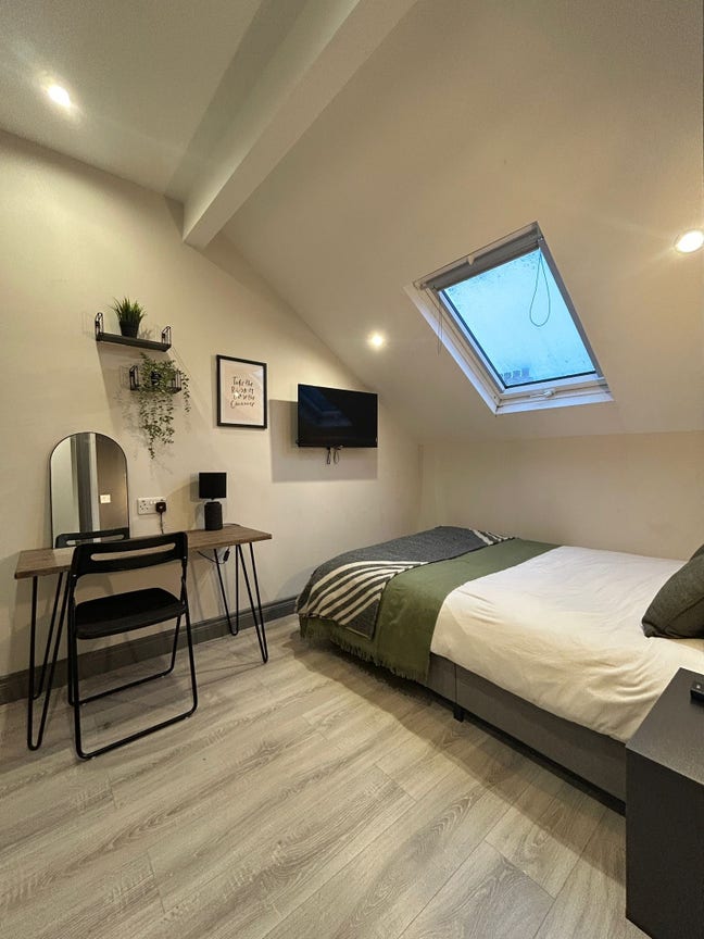 Modern Room now Available  - Grace Avenue - BT5 Main Photo